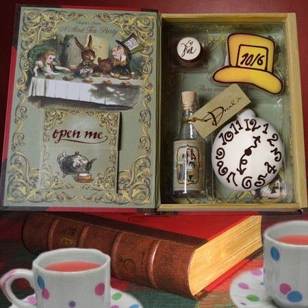 Alice in Wonderland Tea Party Set